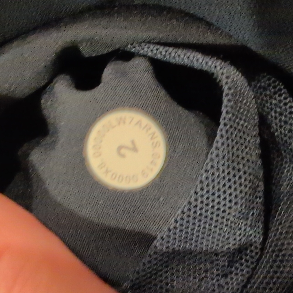 Lululemon on the fly shorts - Picture 6 of 8